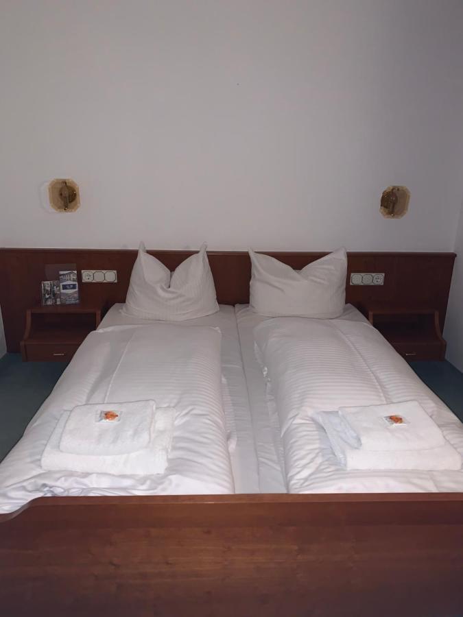 Hotel Hofgarten Bad Buchau Buitenkant foto