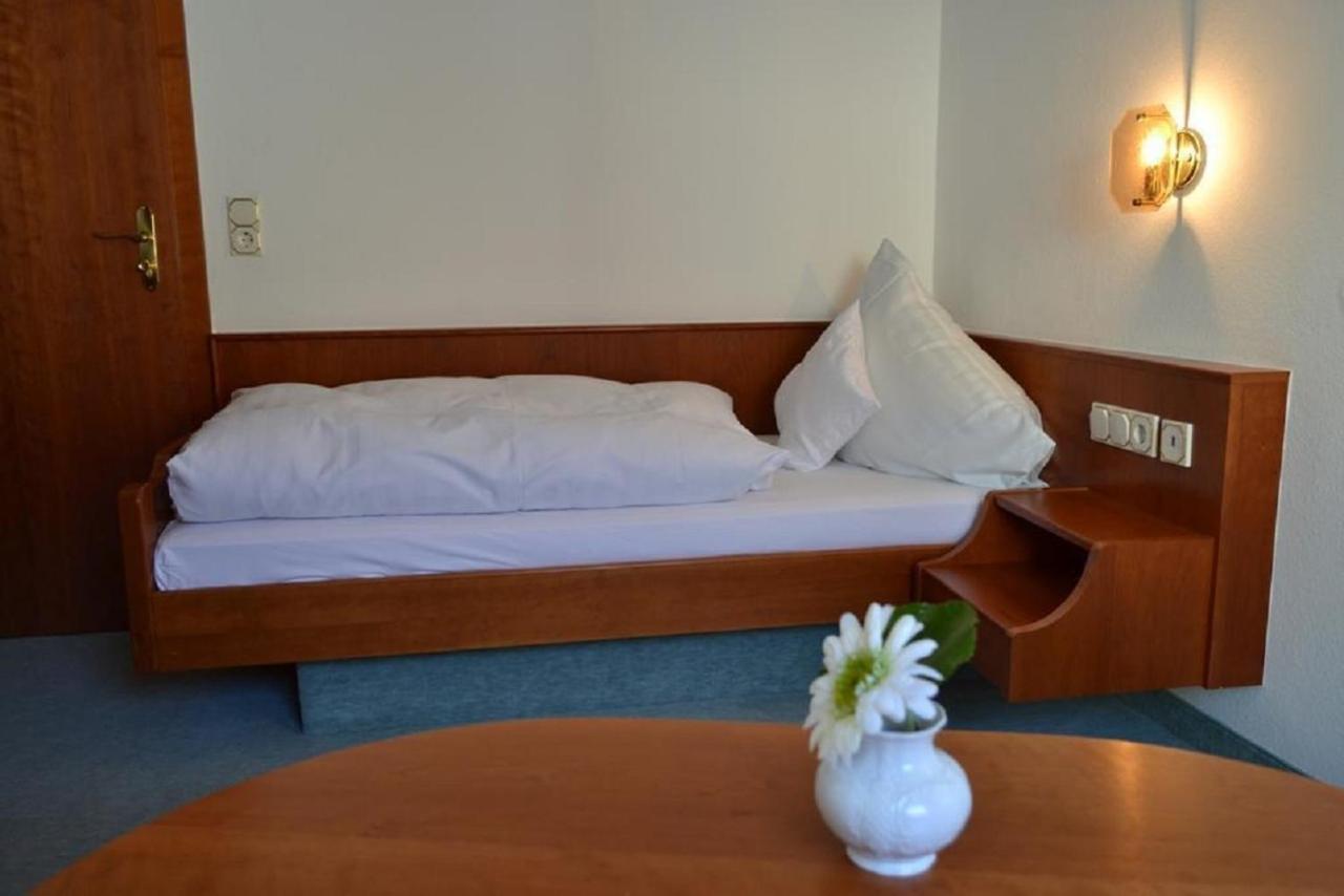 Hotel Hofgarten Bad Buchau Buitenkant foto