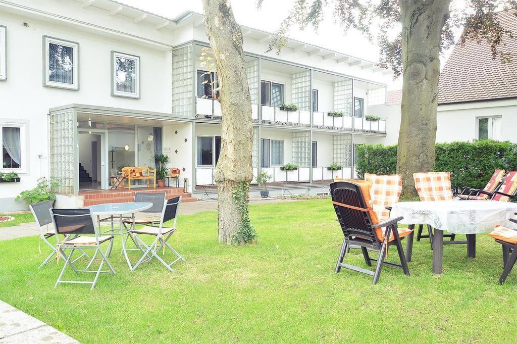 Hotel Hofgarten Bad Buchau Buitenkant foto