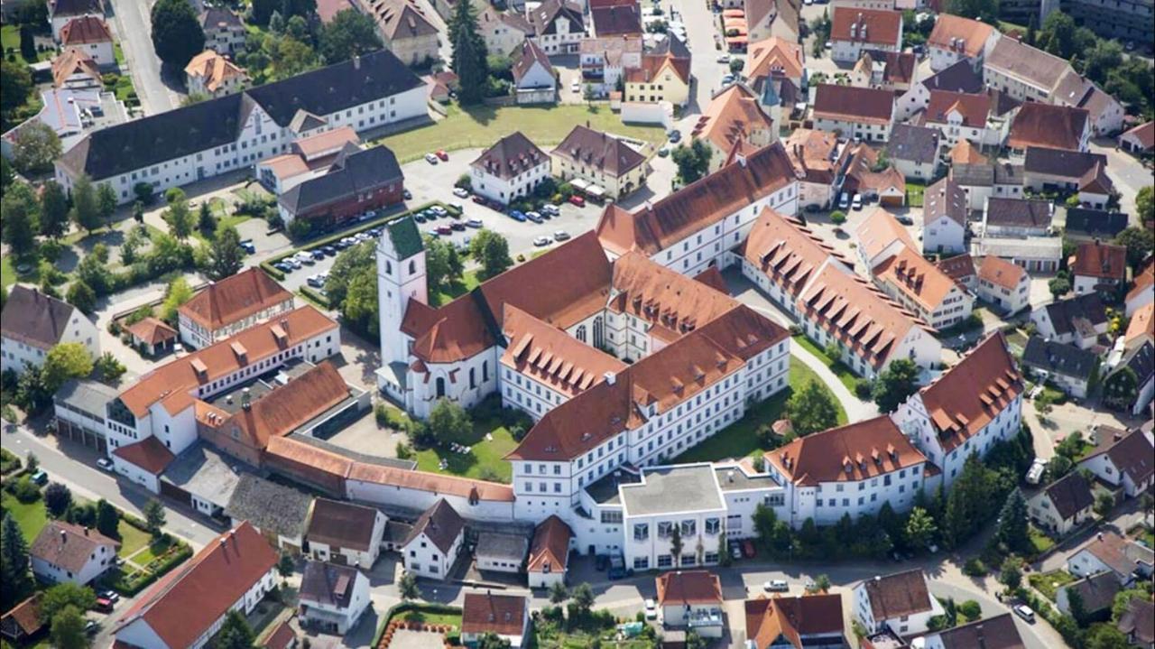 Hotel Hofgarten Bad Buchau Buitenkant foto