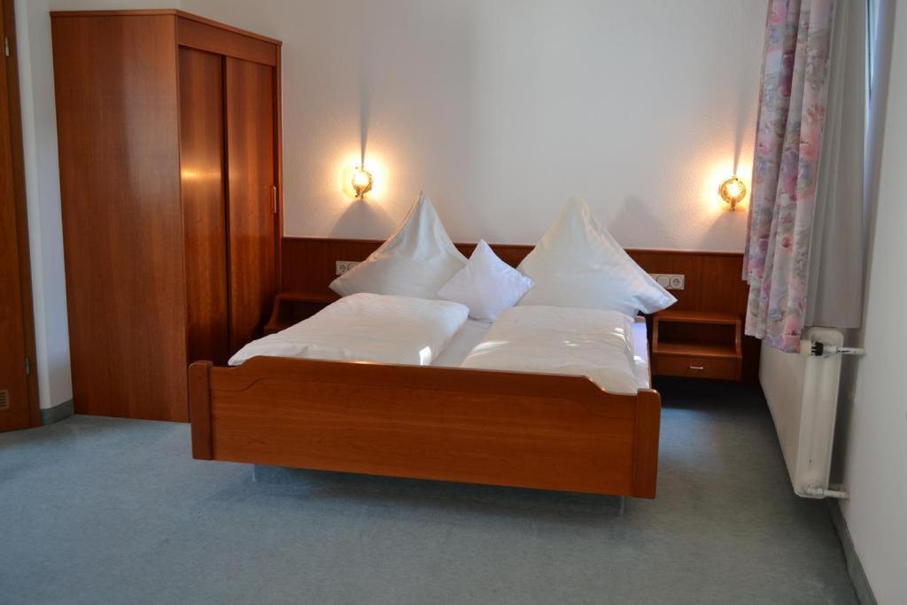 Hotel Hofgarten Bad Buchau Buitenkant foto